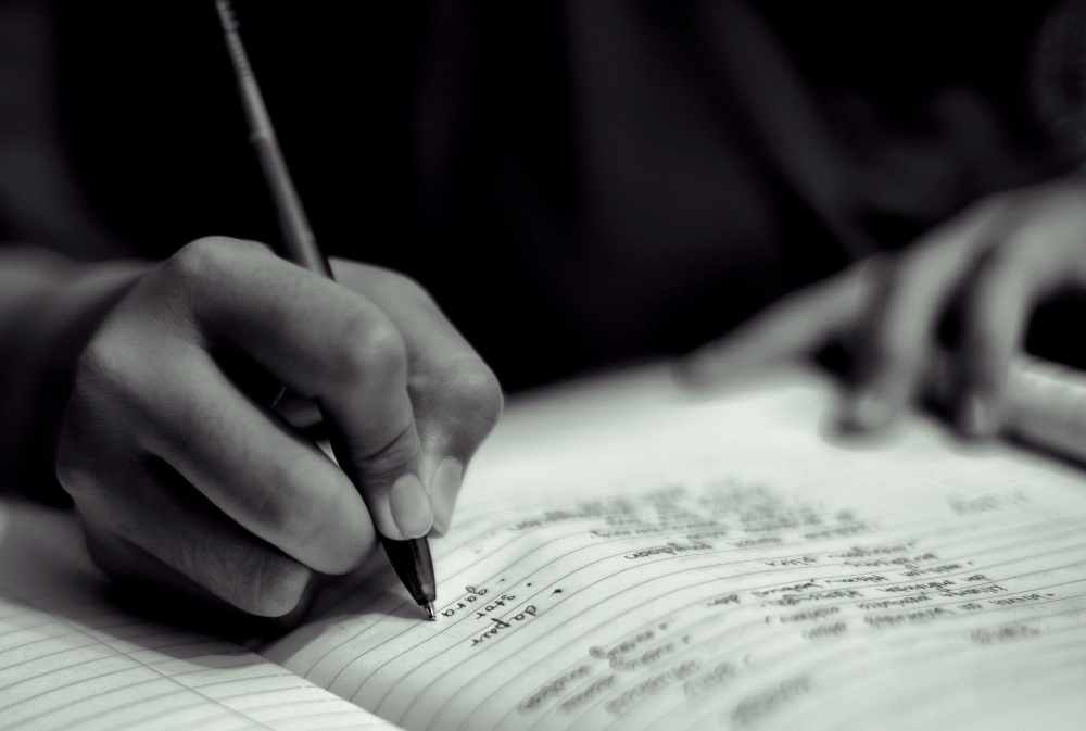 How to Become the Expert in Your Field and Turn Content Into Leads
